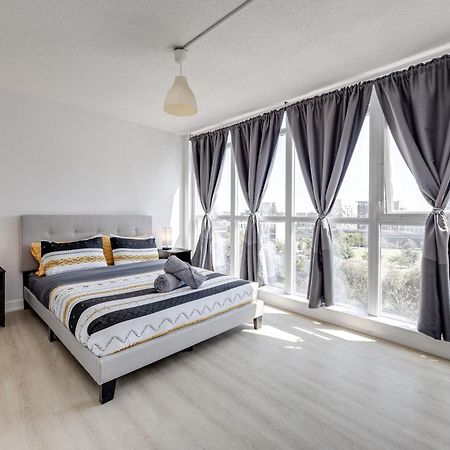3Bdrm Lake View Condo In Toronto Zewnętrze zdjęcie